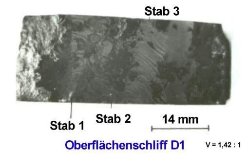 Oberflächenschliff mit Oberhoffer Ätzmittel Strukturen der Damastzierung sichtbar gemacht.