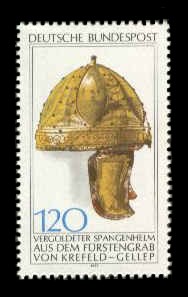 Briefmarke mit fränk. Helm. Gefunden im sogenannten  fränkischen Fürstengrab von Krefeld-Gellep.